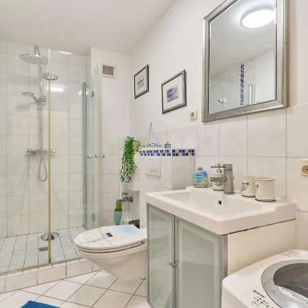 Apartment Sailors